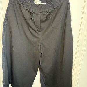 COS Women’s Wide-Leg Cropped Pants Black Size Small Minimalist Style